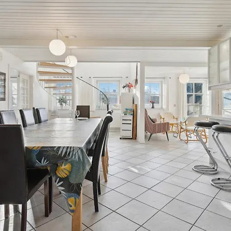 Gorgeous In With Kitchen Holiday home *