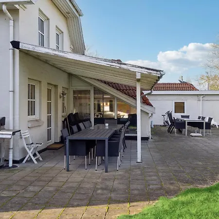 Gorgeous In With Kitchen Holiday home